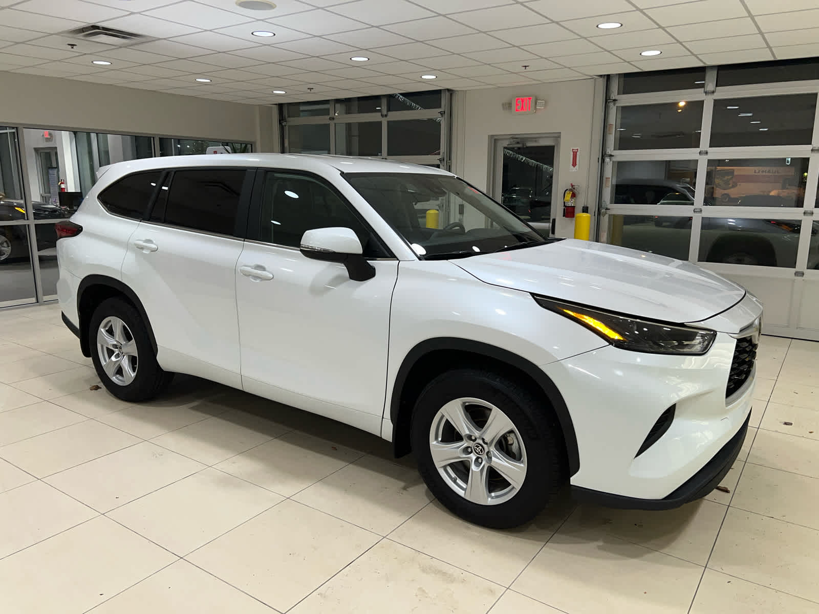 2023 Toyota Highlander L's photo