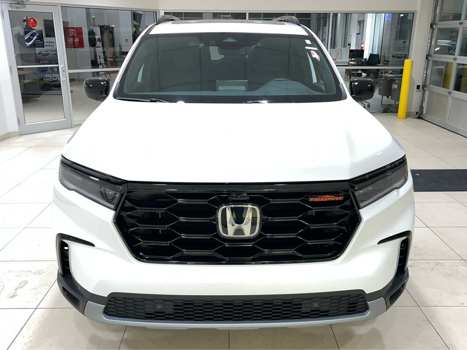2025 Honda Pilot TrailSport photo 3