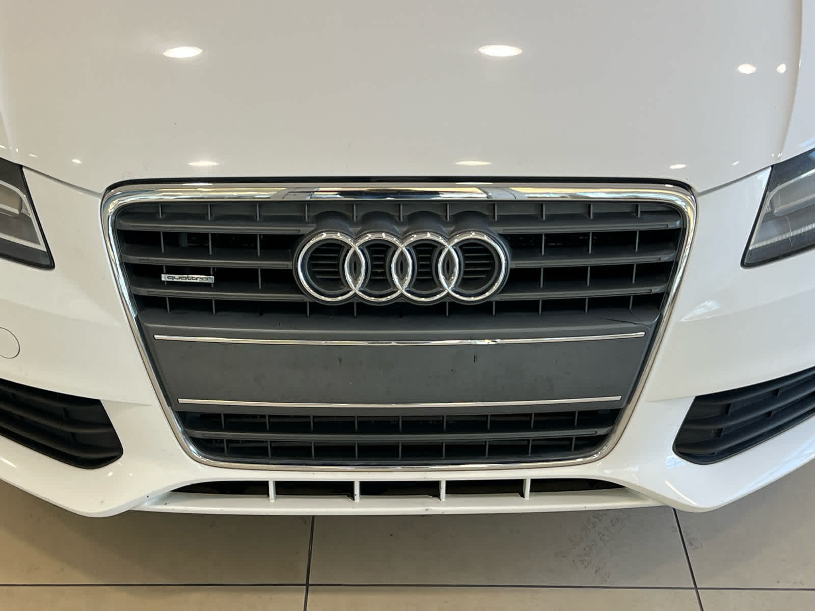 2010 Audi A4 2.0T Prestige photo 4