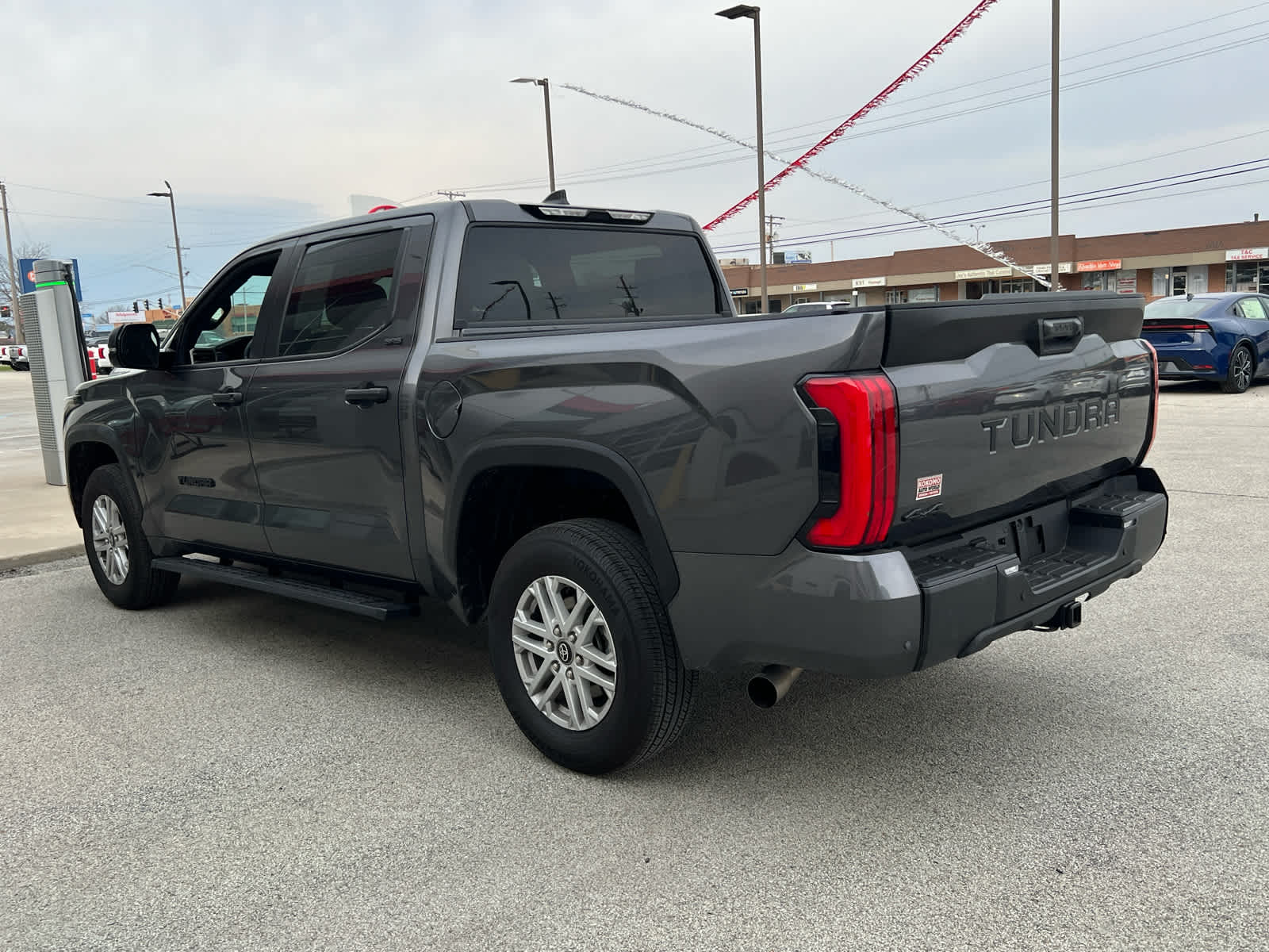 2025 Toyota Tundra SR5 - Photo 10