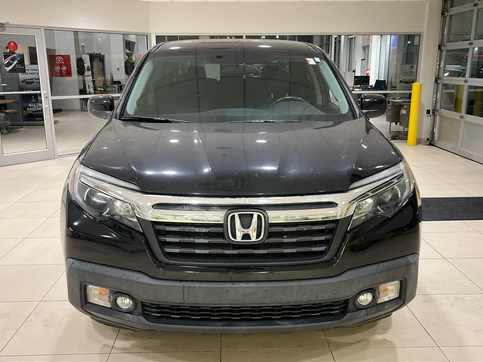 2017 Honda Ridgeline RTL photo 2