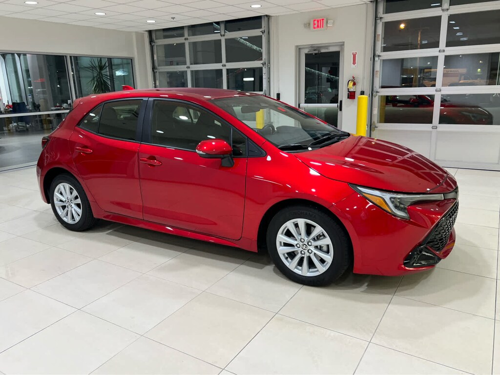 Used 2025 Toyota Corolla Hatchback SE Hatchback