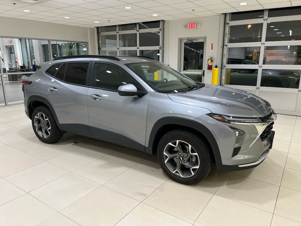 Used 2025 Chevrolet Trax LT SUV
