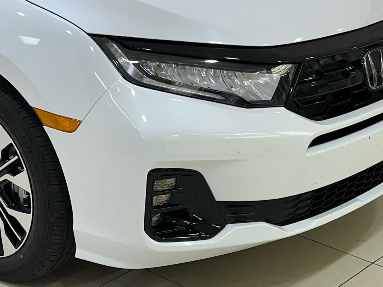 2026 Honda Odyssey Elite photo 2