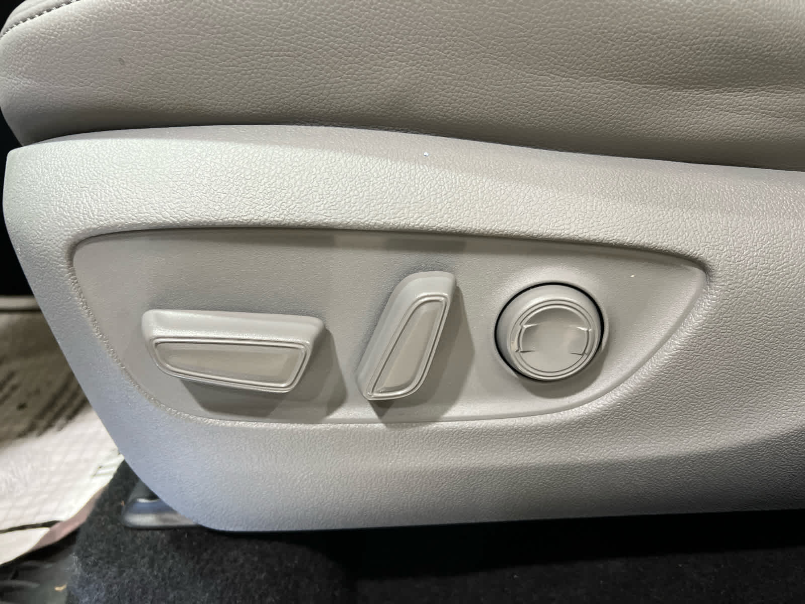 2023 Toyota Highlander Limited - Photo 15