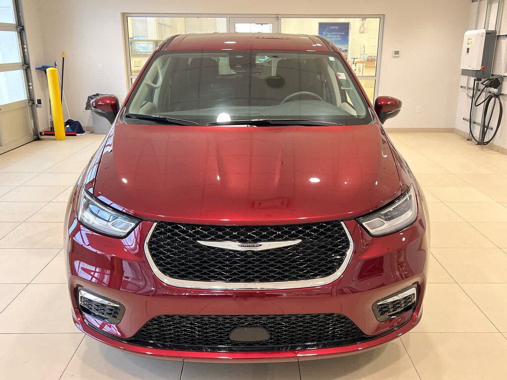 Used 2023 Chrysler Pacifica Touring L Van Passenger Van