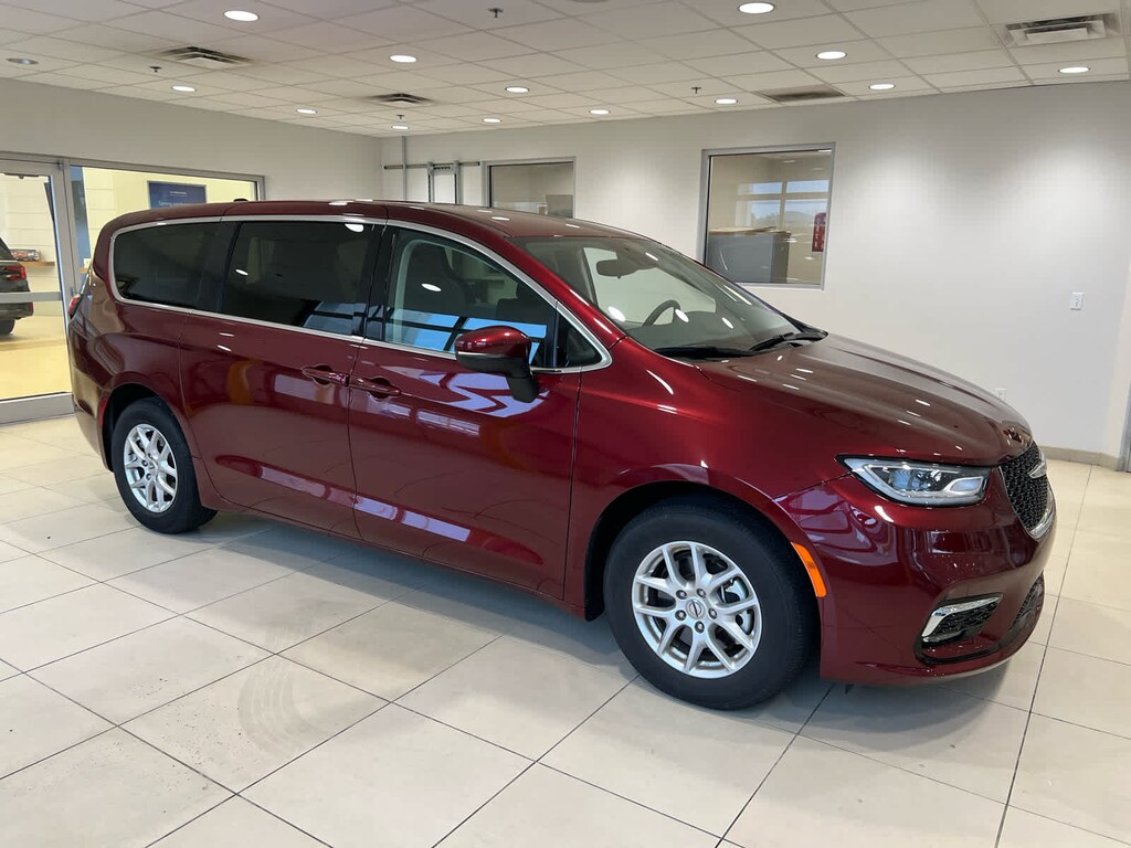 Used 2023 Chrysler Pacifica Touring L Van Passenger Van