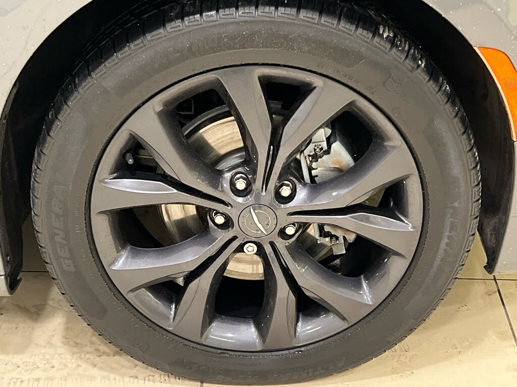 Used 2020 Chrysler Pacifica Limited Van Passenger Van