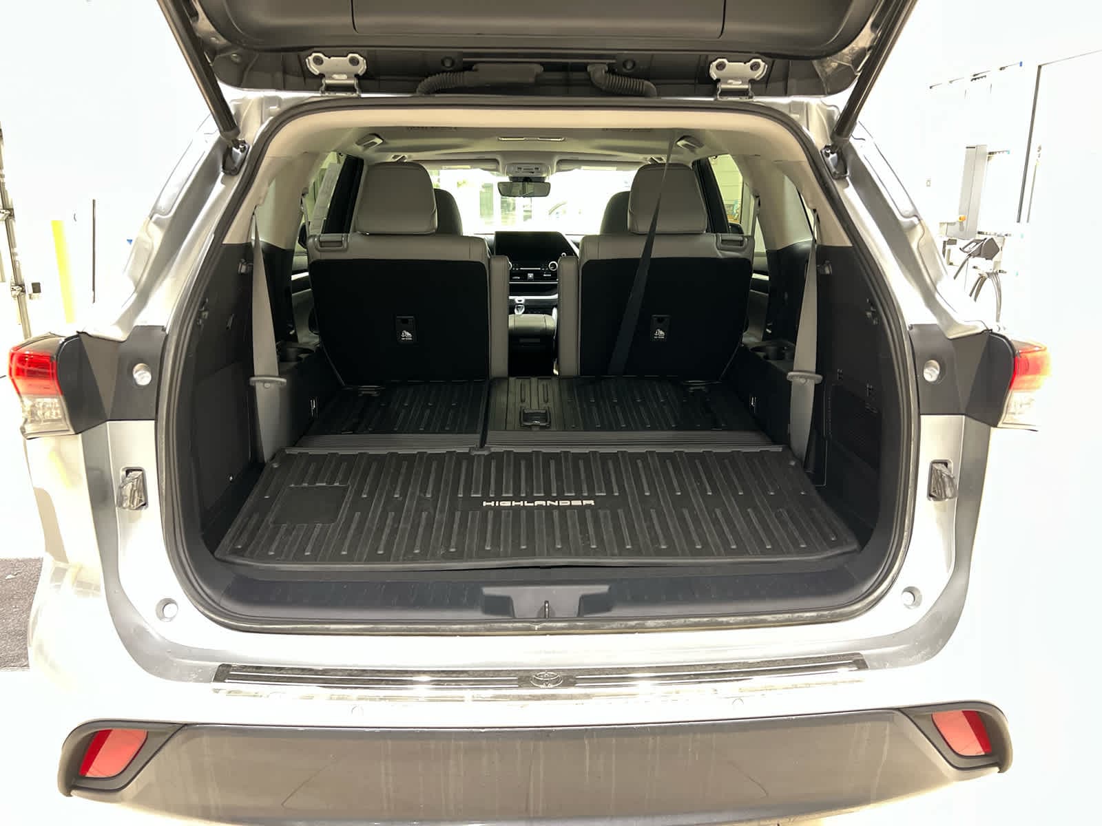 2023 Toyota Highlander Limited - Photo 8