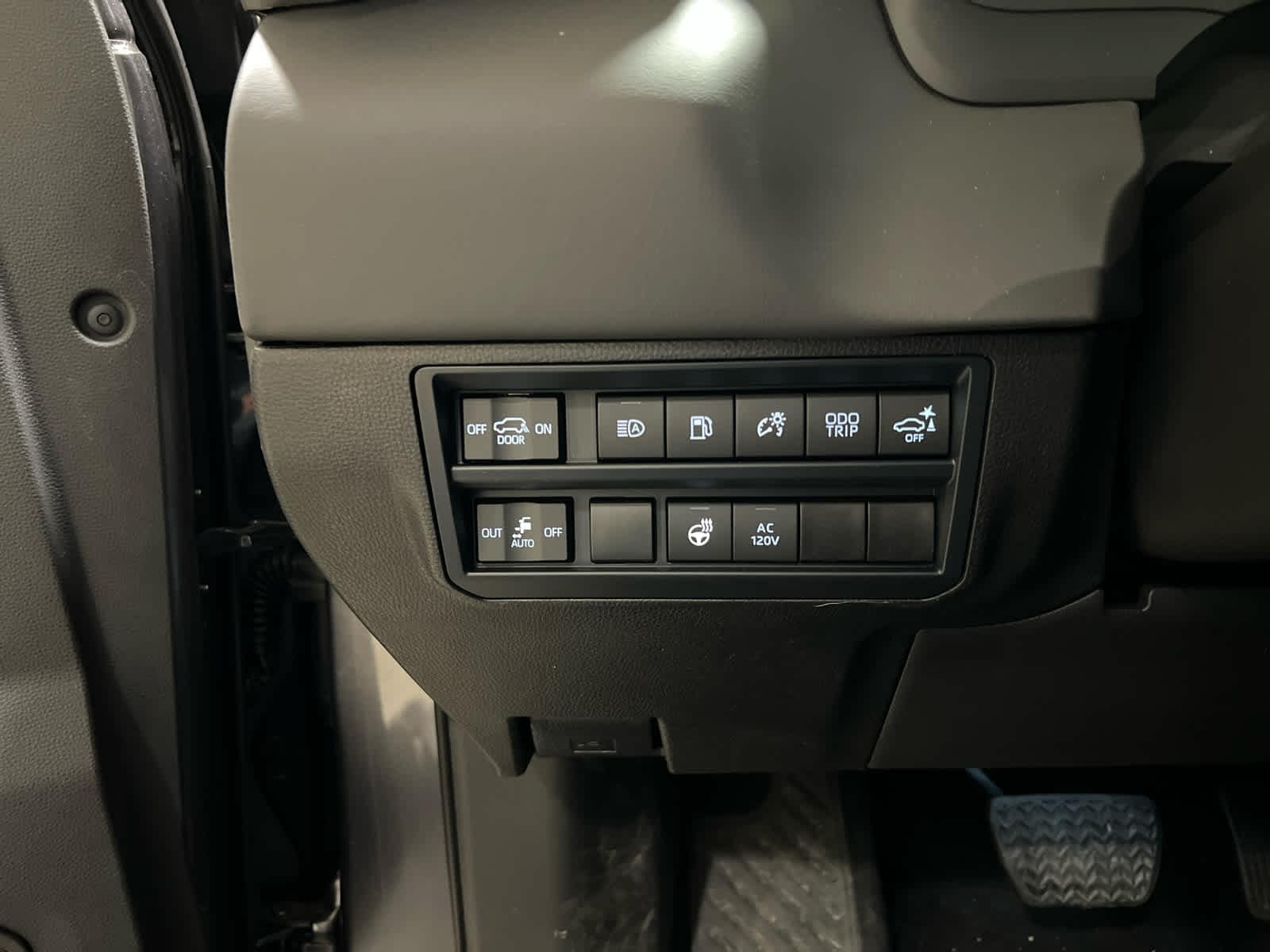 2025 Toyota Sequoia Platinum - Photo 20