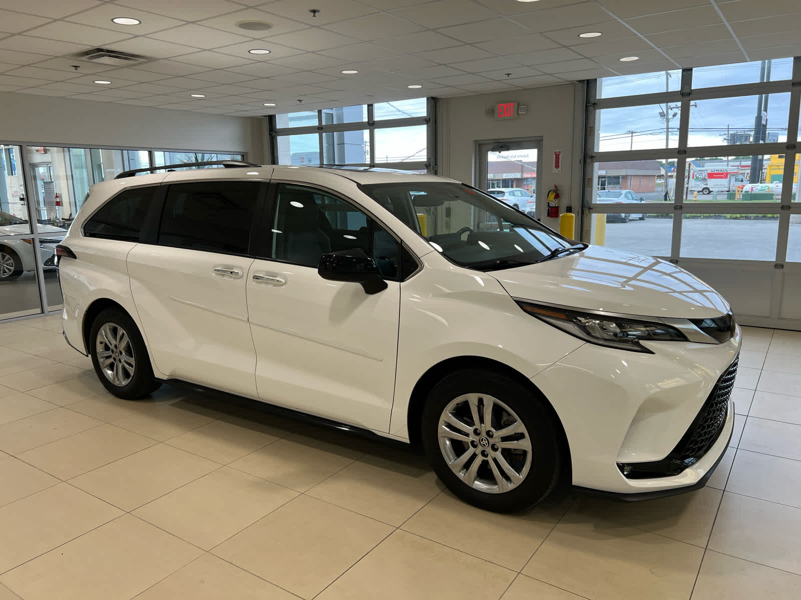 2022 Toyota Sienna XSE 7-Passenger Hybrid AWD's photo