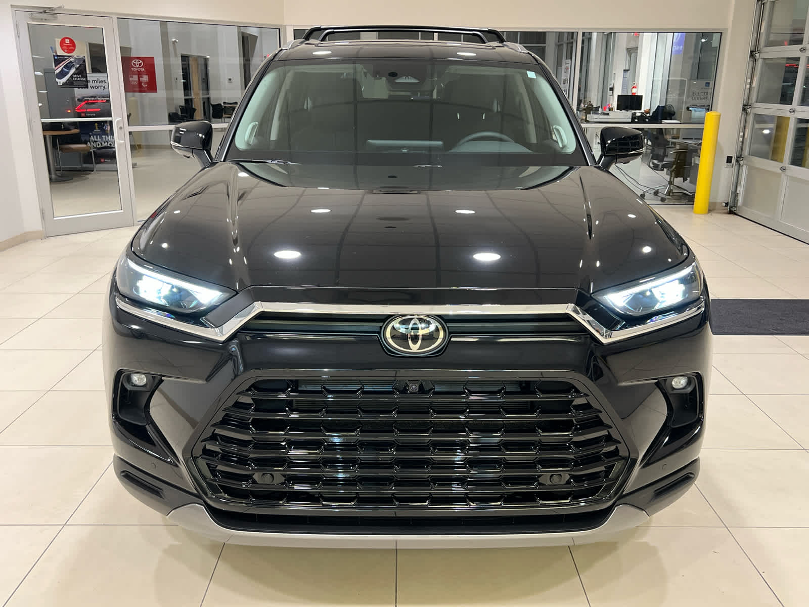 2025 Toyota Grand Highlander Limited photo 2