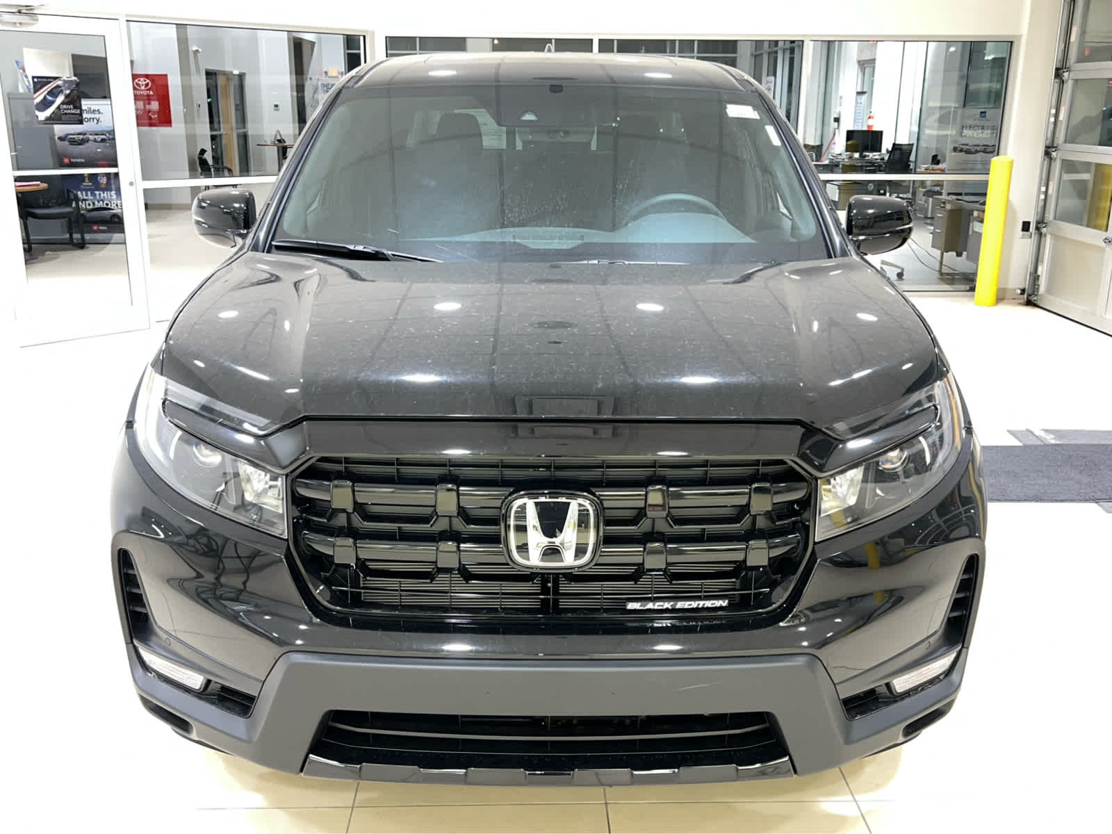 2025 Honda Ridgeline Black Edition photo 4
