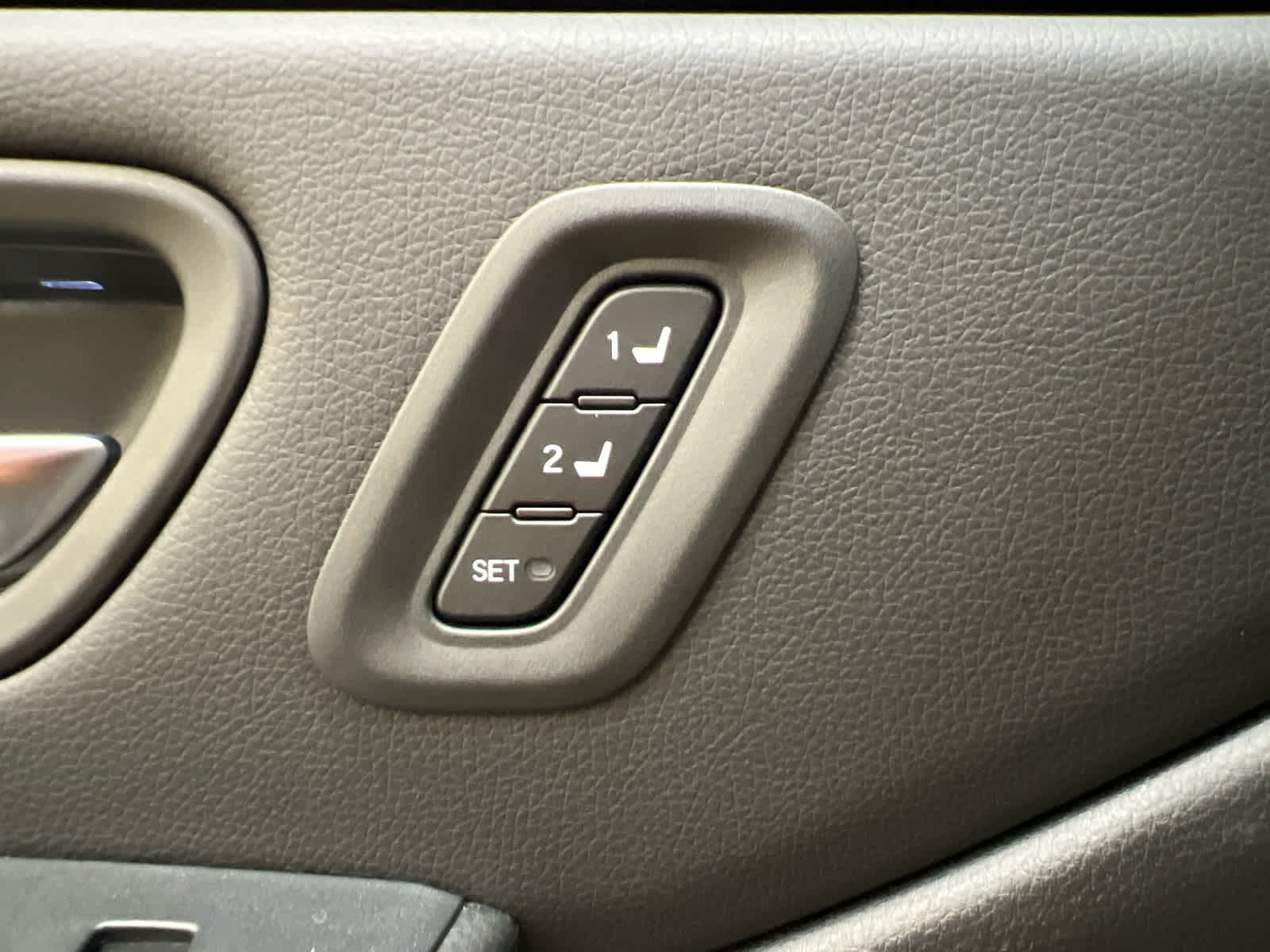 2025 Honda Pilot Touring - Photo 21