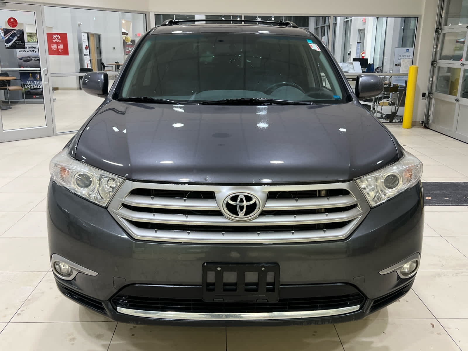 Used 2011 Toyota Highlander SE with VIN 5TDBK3EH9BS042766 for sale in Kokomo, IN