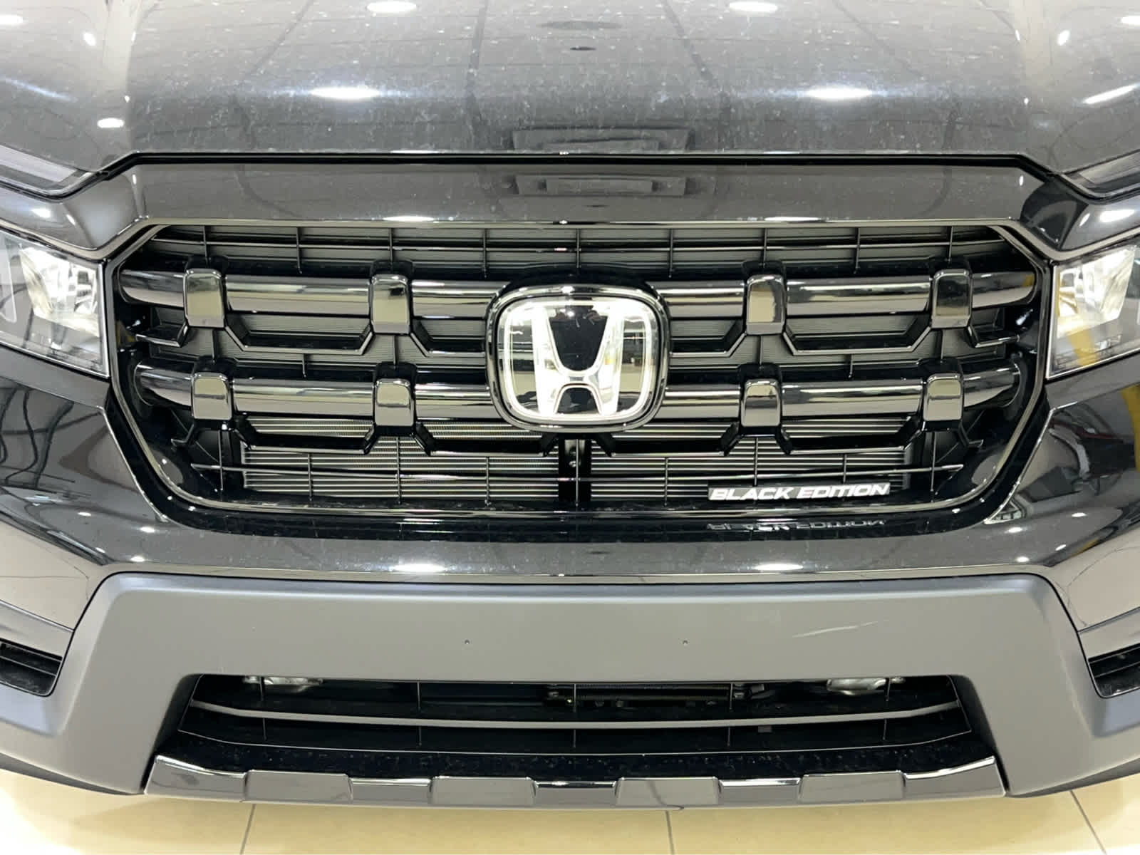 2025 Honda Ridgeline Black Edition photo 3