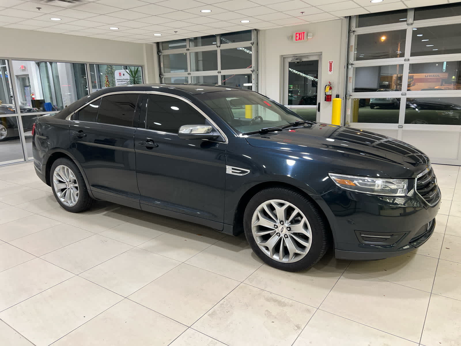 2015 Ford Taurus Limited's photo