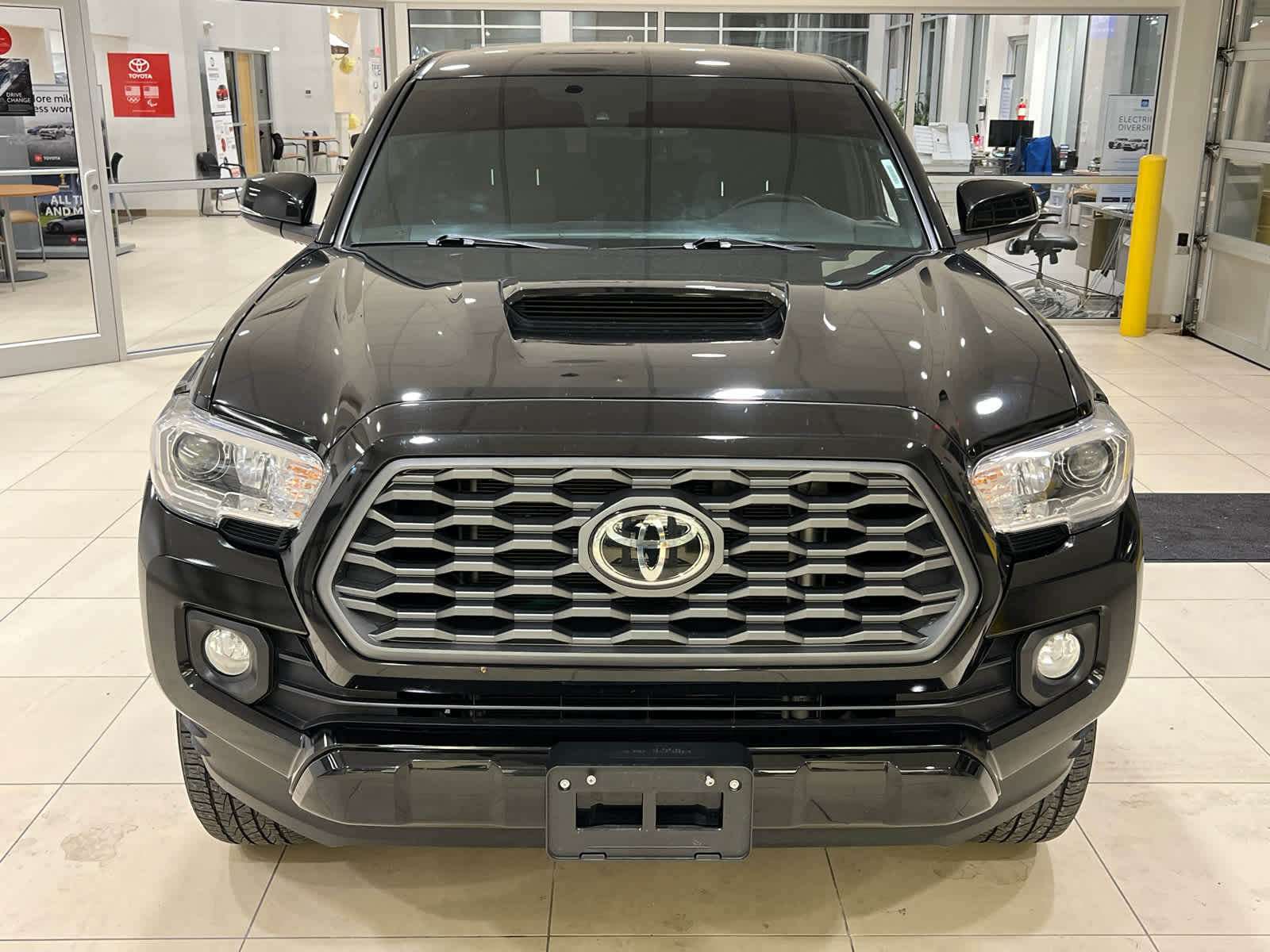2023 Toyota Tacoma TRD Sport Double Cab V6 photo 2