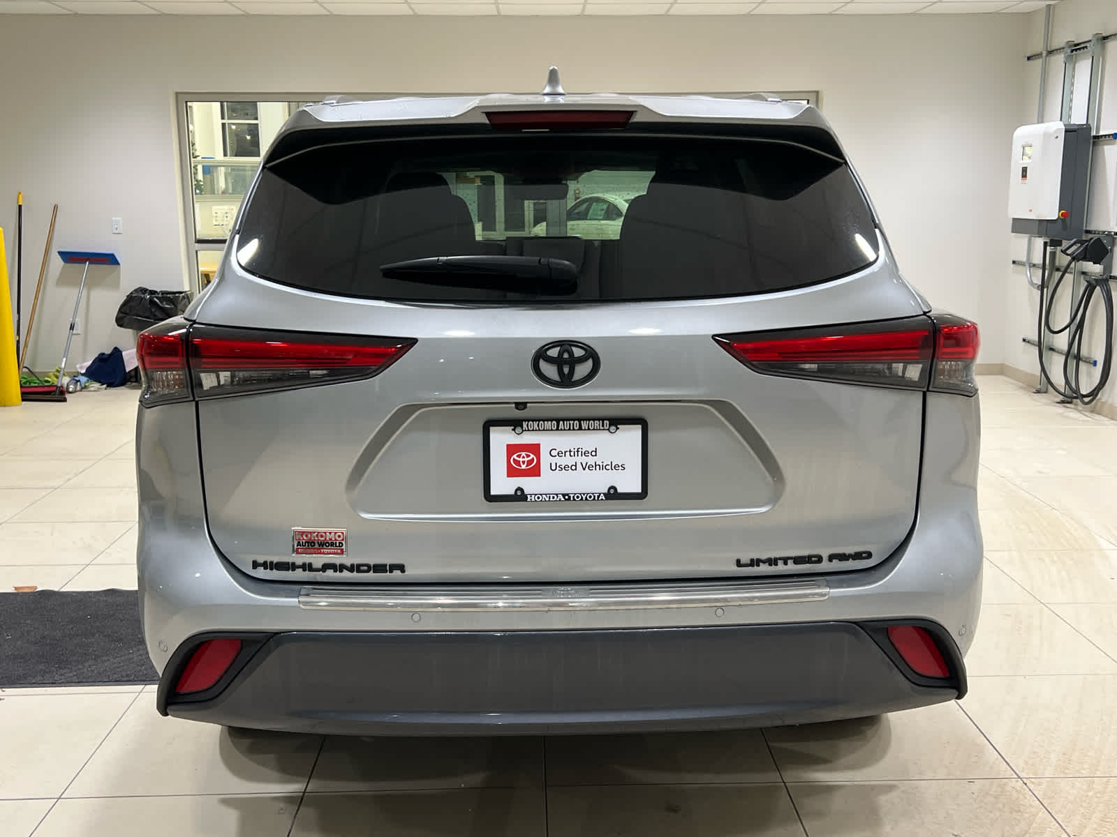 2023 Toyota Highlander Limited - Photo 5