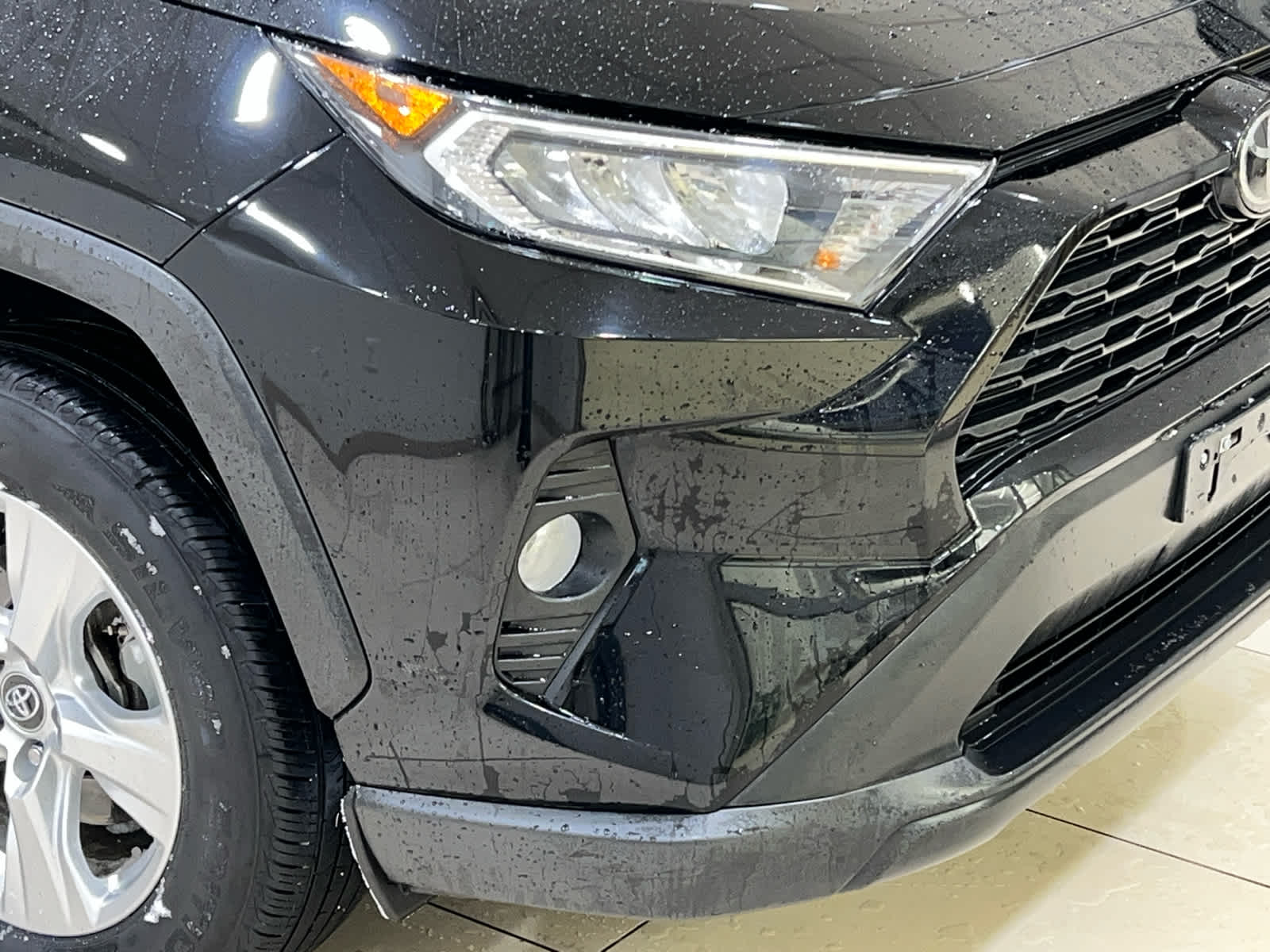 2021 Toyota RAV4 XLE photo 2