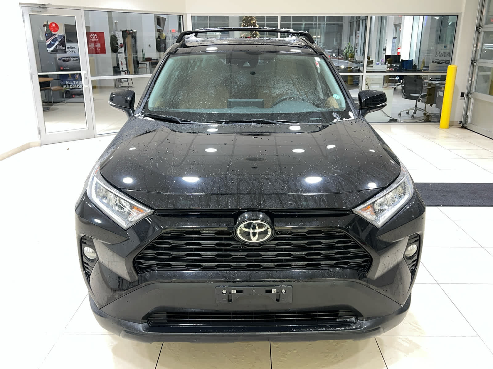 2021 Toyota RAV4 XLE photo 3