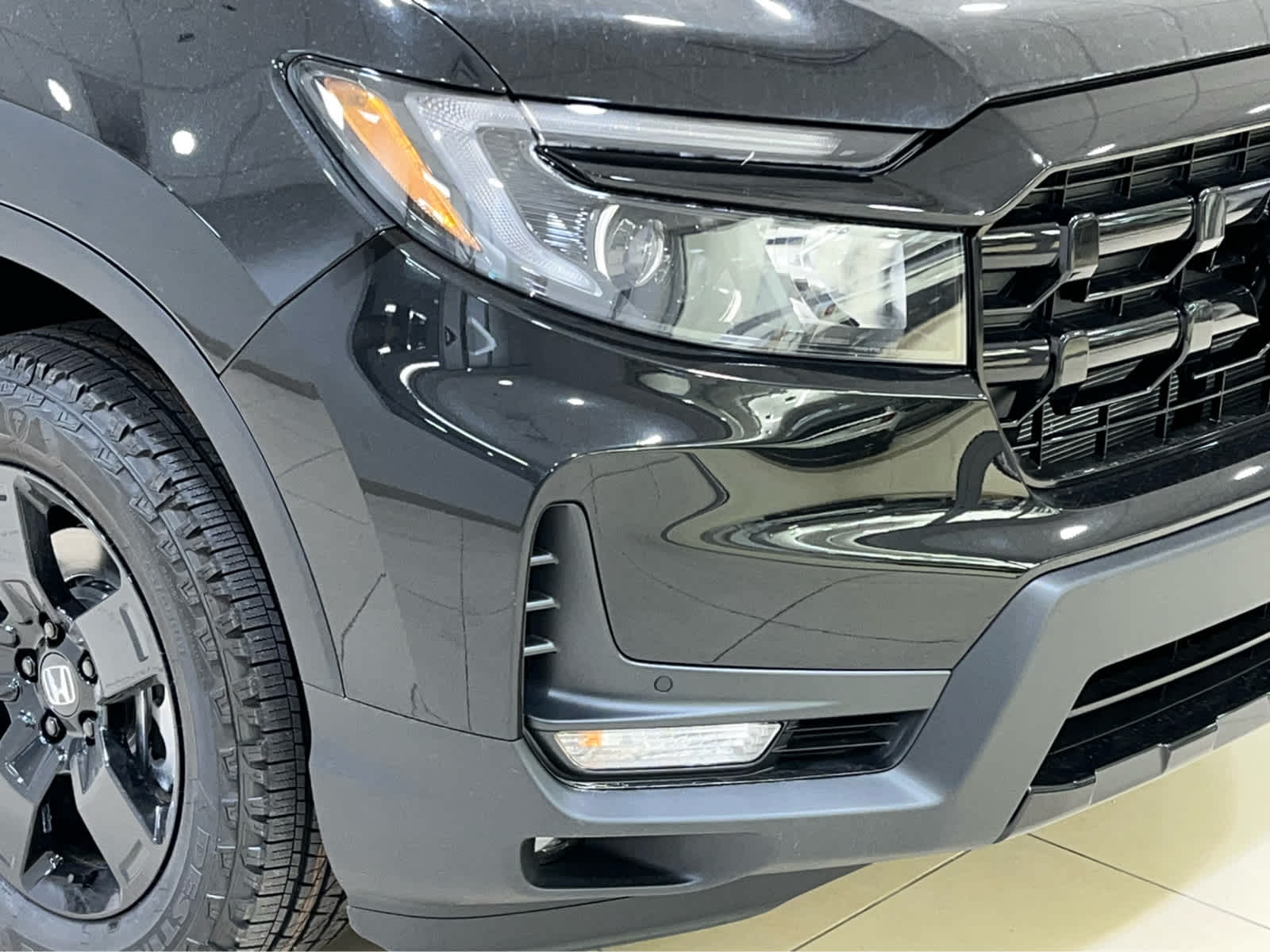 2025 Honda Ridgeline Black Edition photo 2