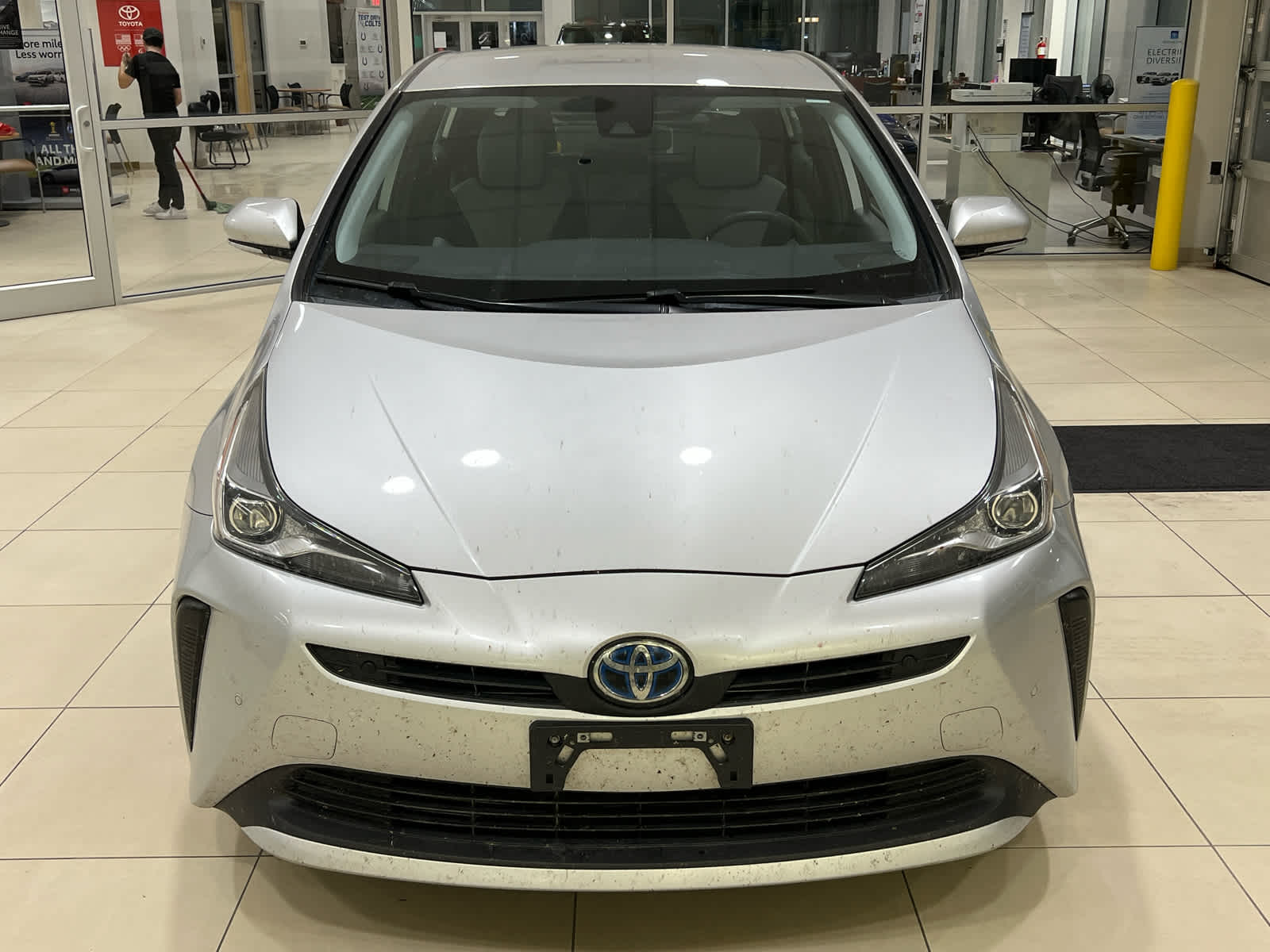 2020 Toyota Prius LE photo 2