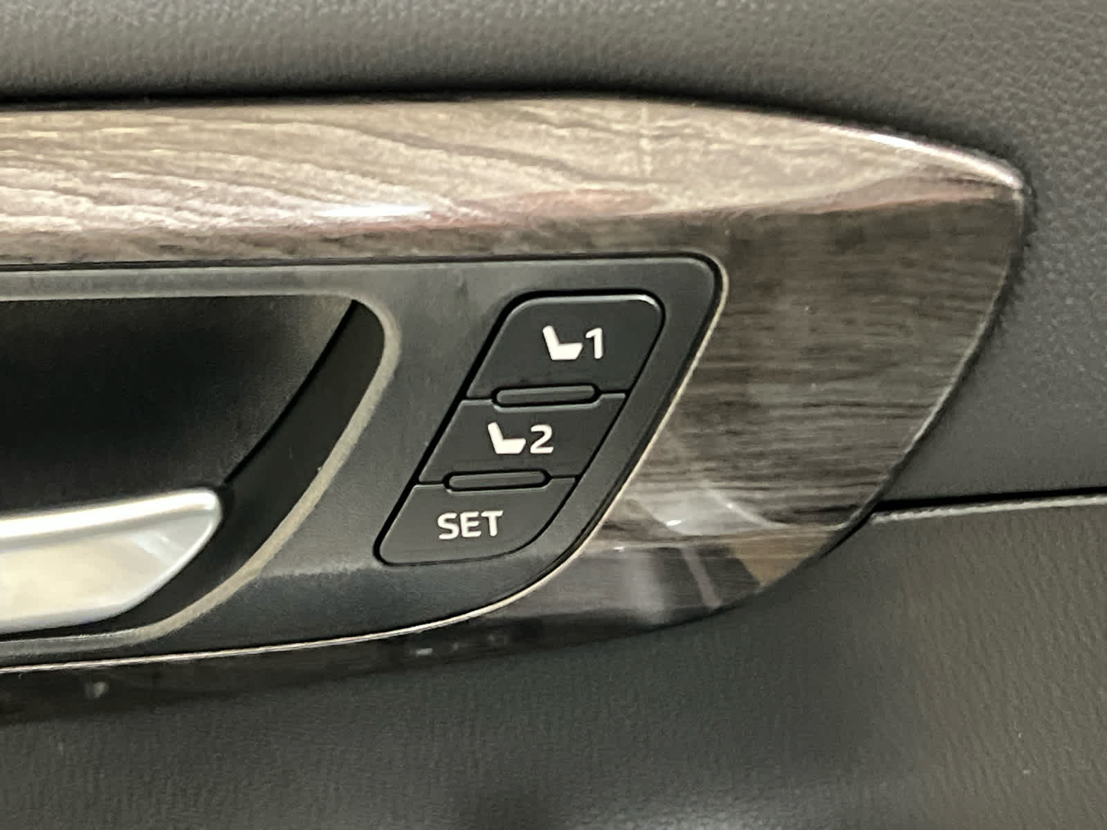 2023 Toyota Highlander Limited - Photo 13