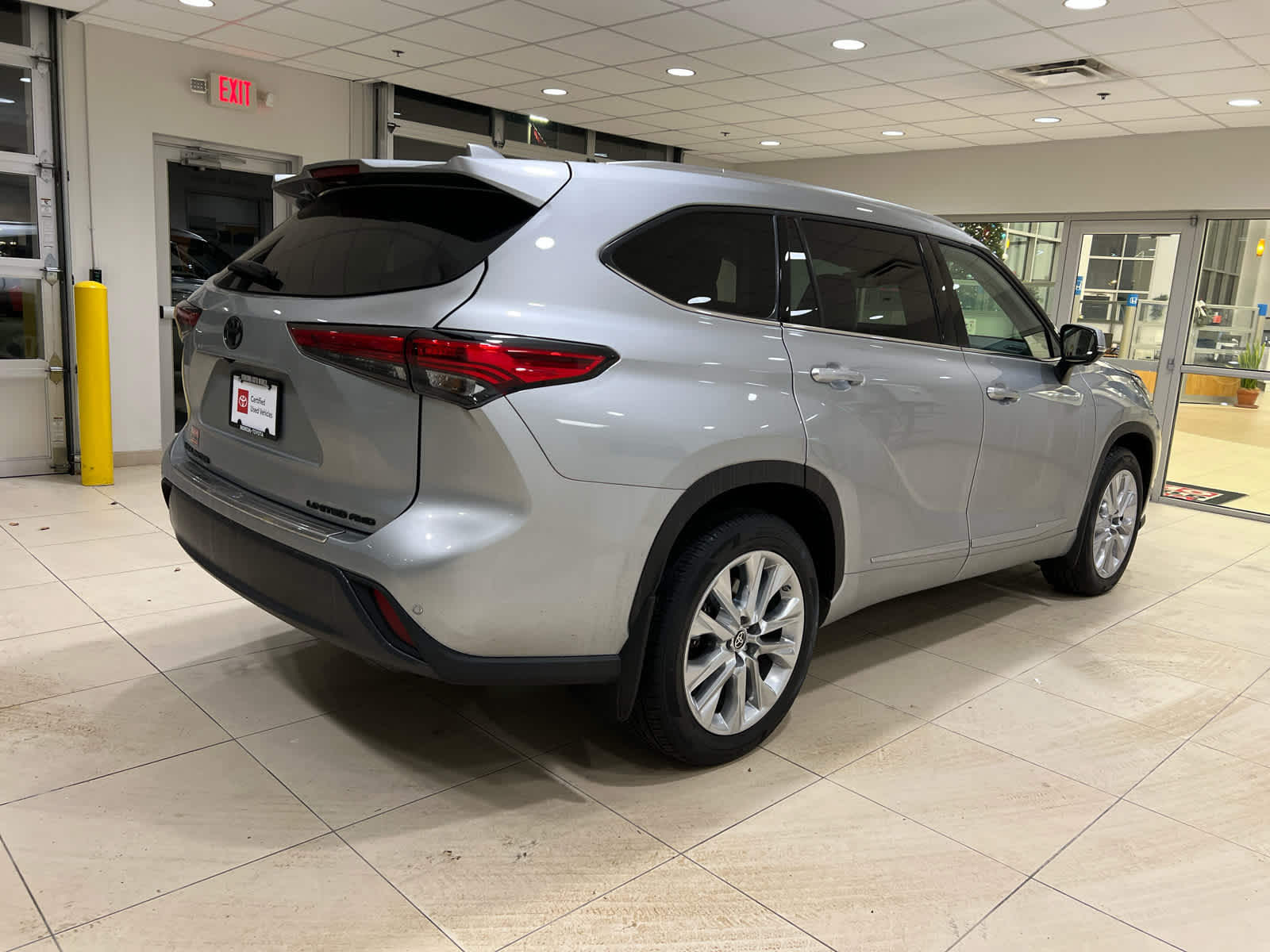 2023 Toyota Highlander Limited - Photo 4