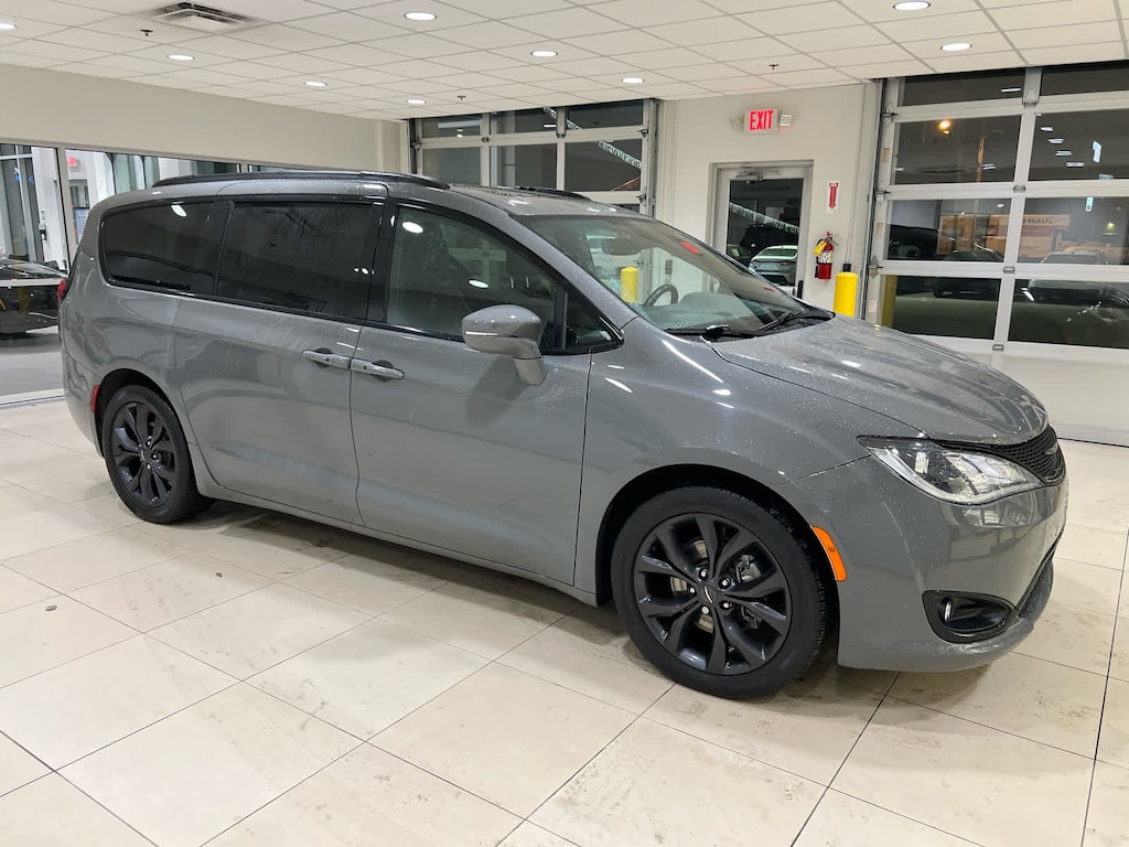 Used 2020 Chrysler Pacifica Limited Van Passenger Van