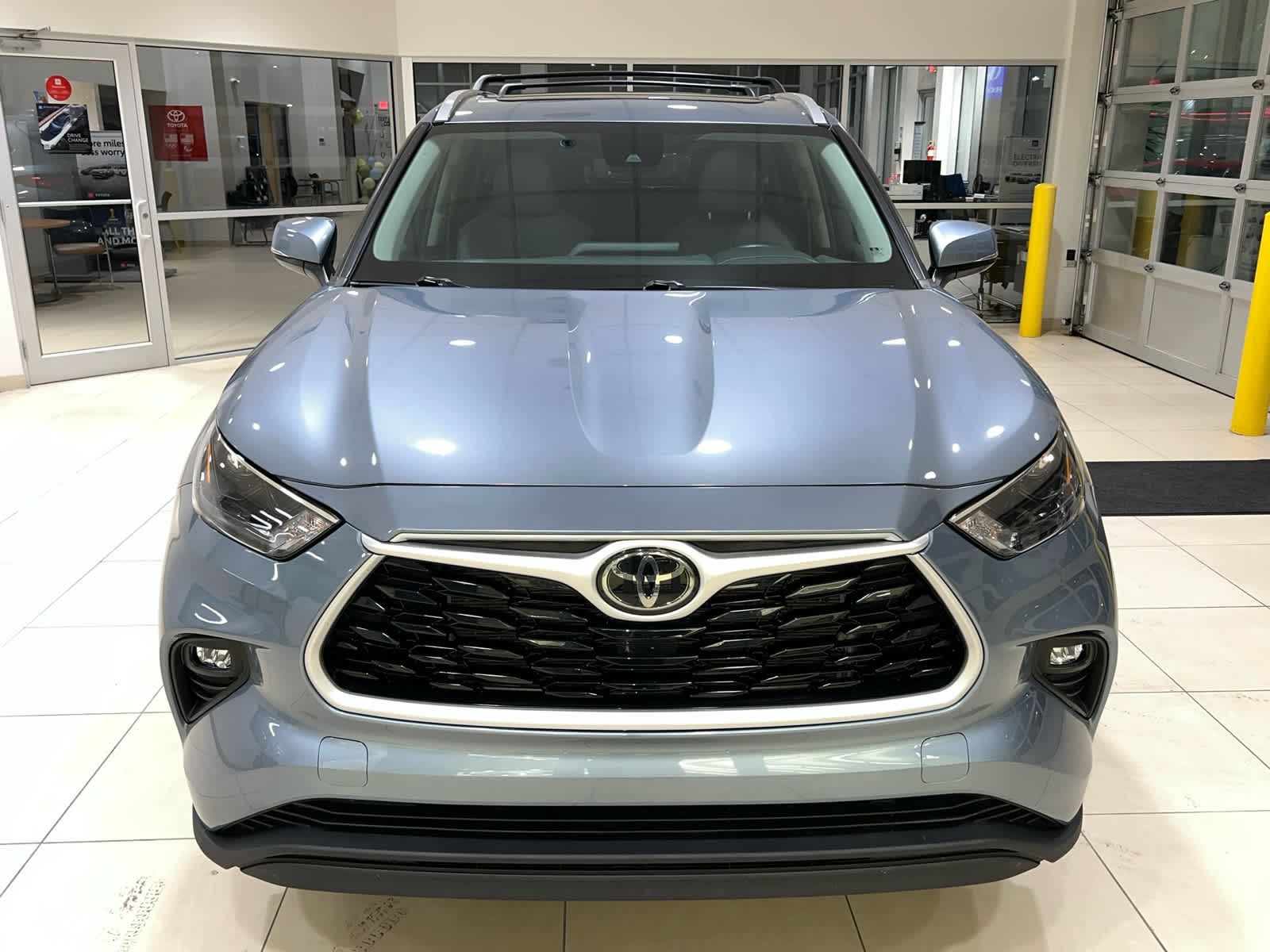 2022 Toyota Highlander XLE photo 3