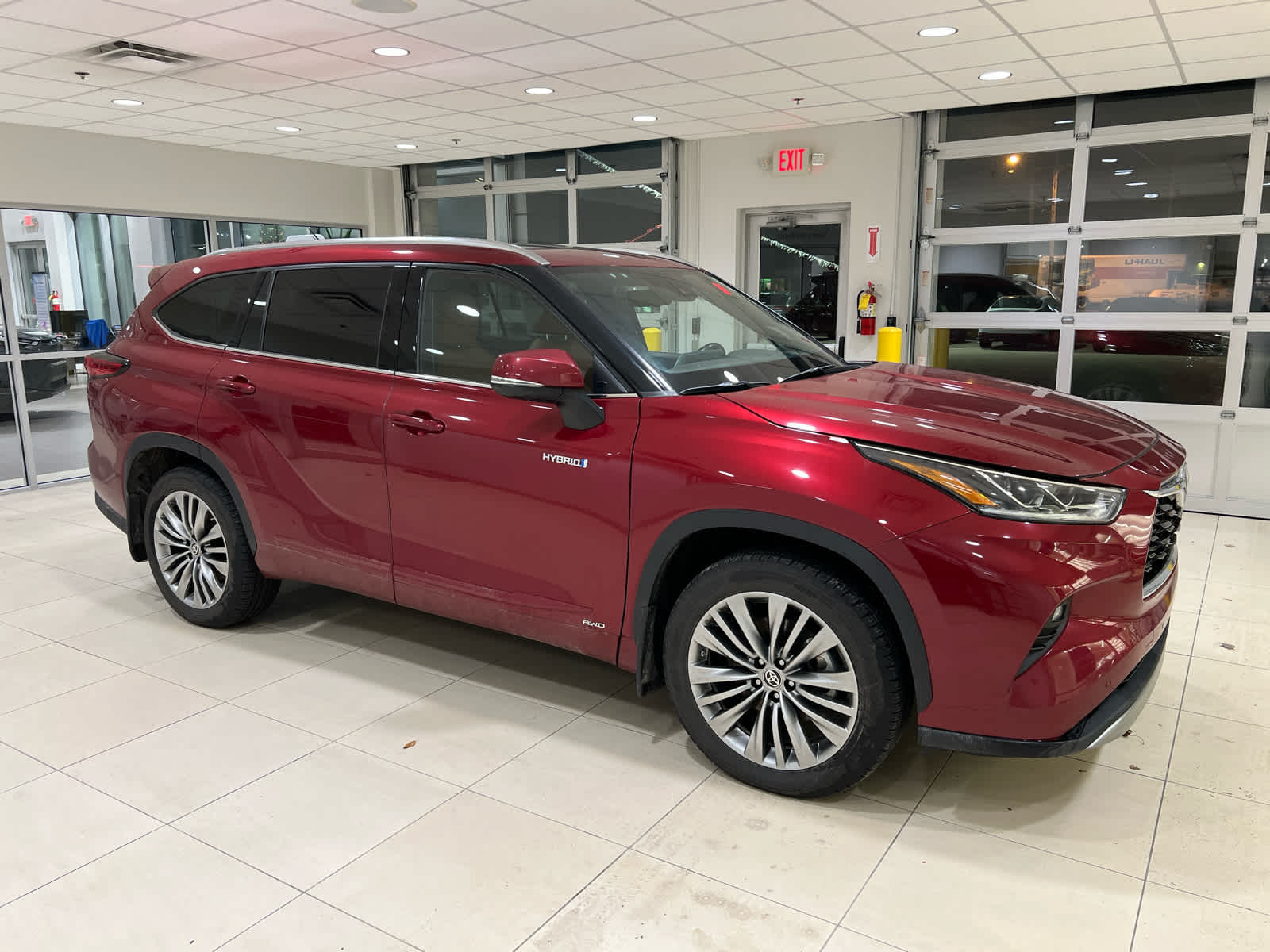 2021 Toyota Highlander Platinum's photo