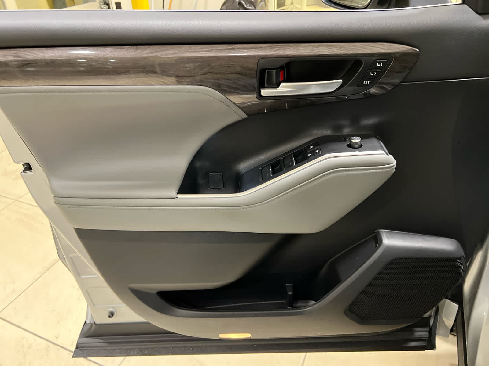 2023 Toyota Highlander Limited - Photo 12