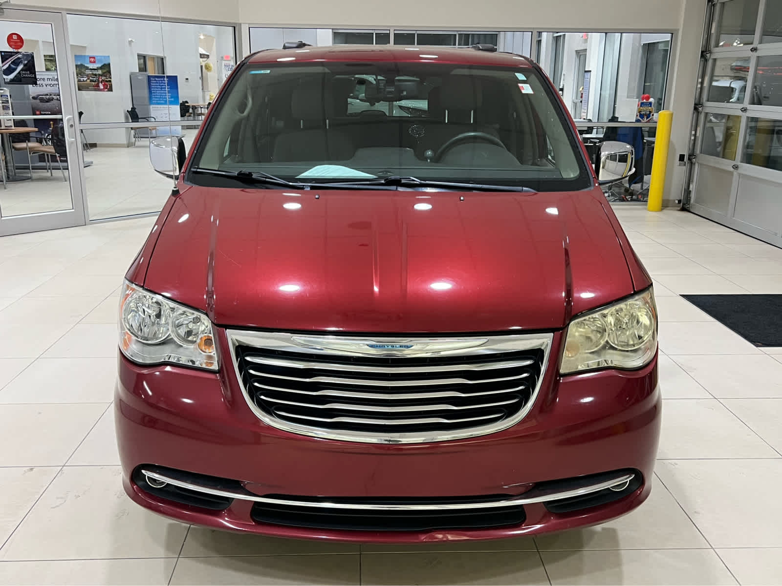 Used 2015 Chrysler Town & Country Touring-L with VIN 2C4RC1CG6FR546832 for sale in Kokomo, IN