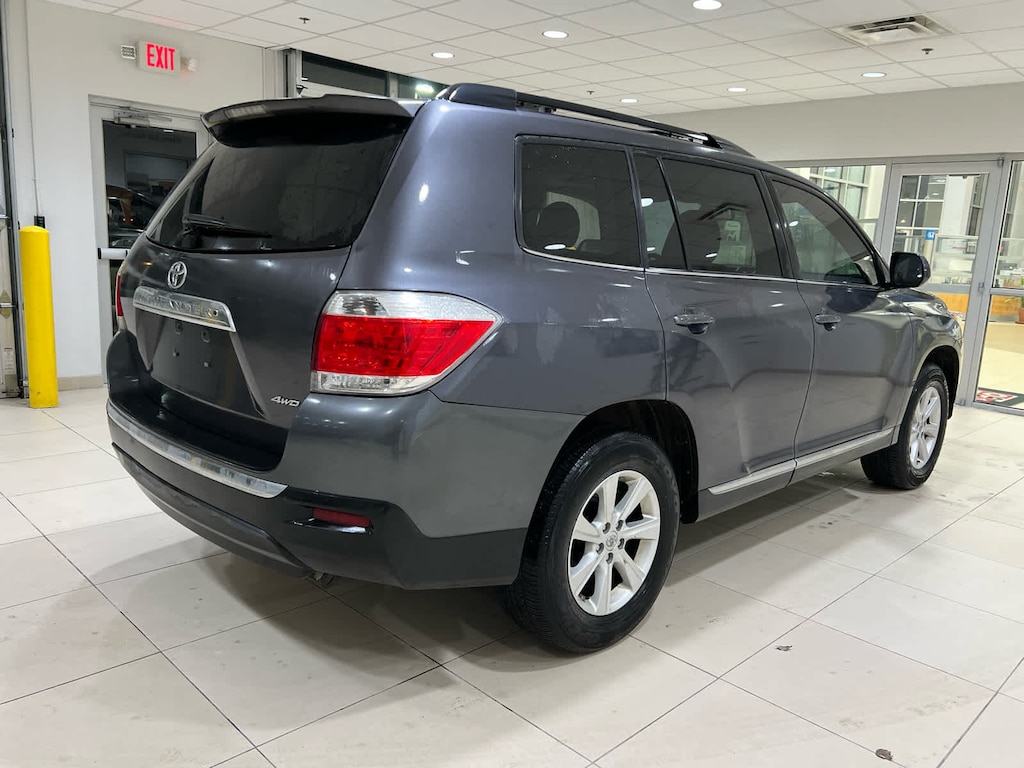 Used 2011 Toyota Highlander SE SUV