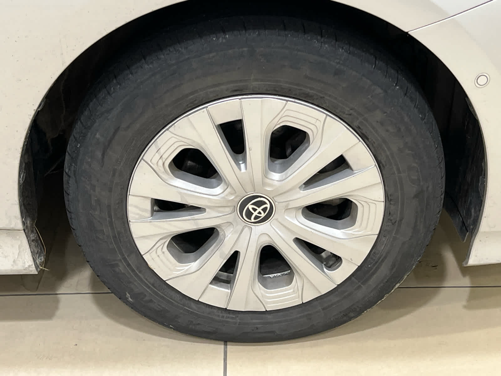 2020 Toyota Prius LE photo 3