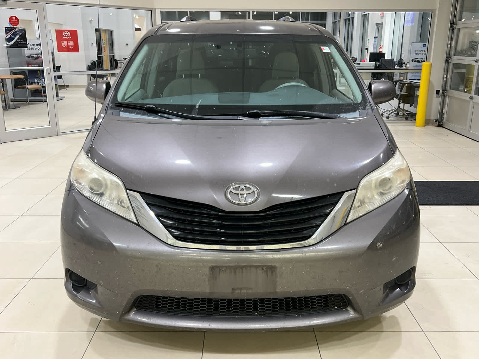 2013 Toyota Sienna LE photo 2