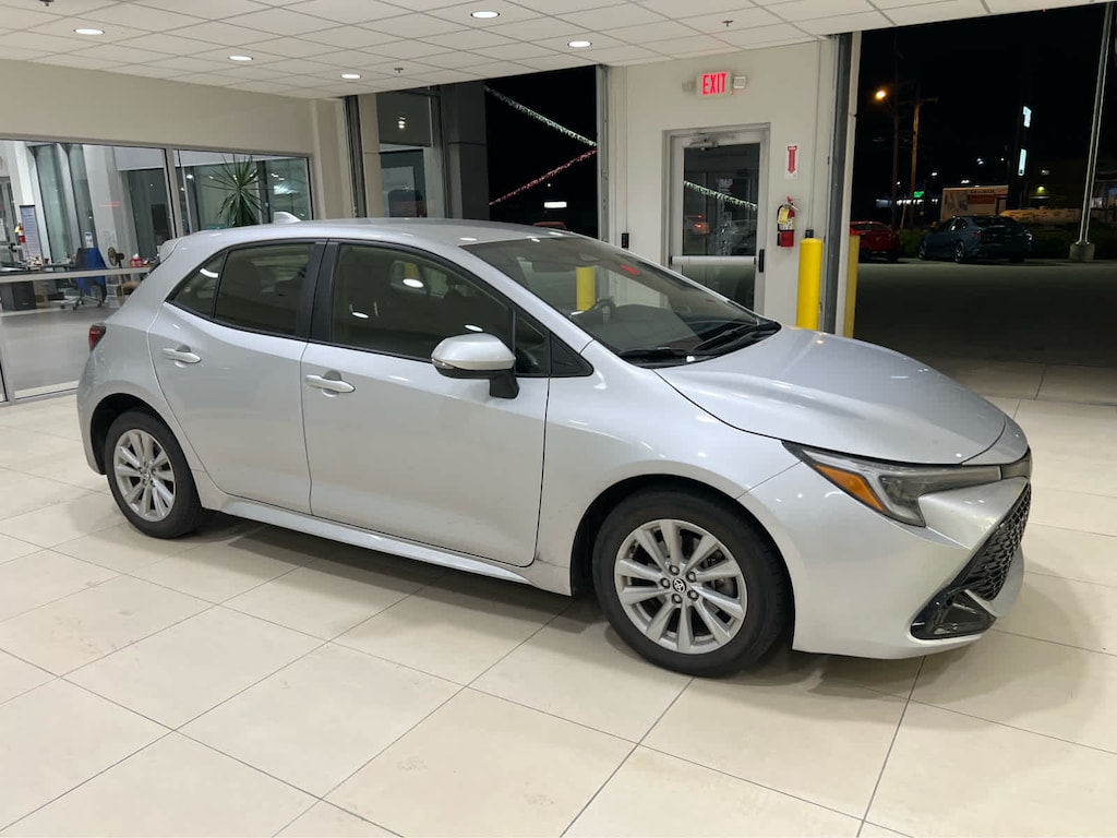 Used 2023 Toyota Corolla Hatchback SE Hatchback