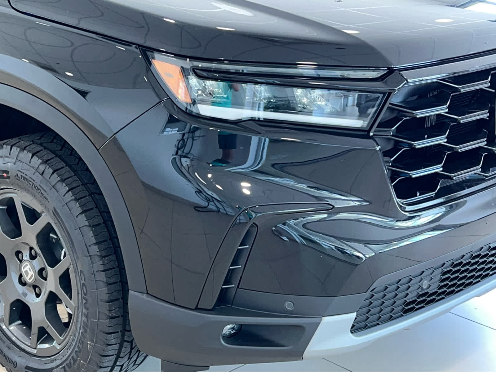 2025 Honda Pilot TrailSport photo 2