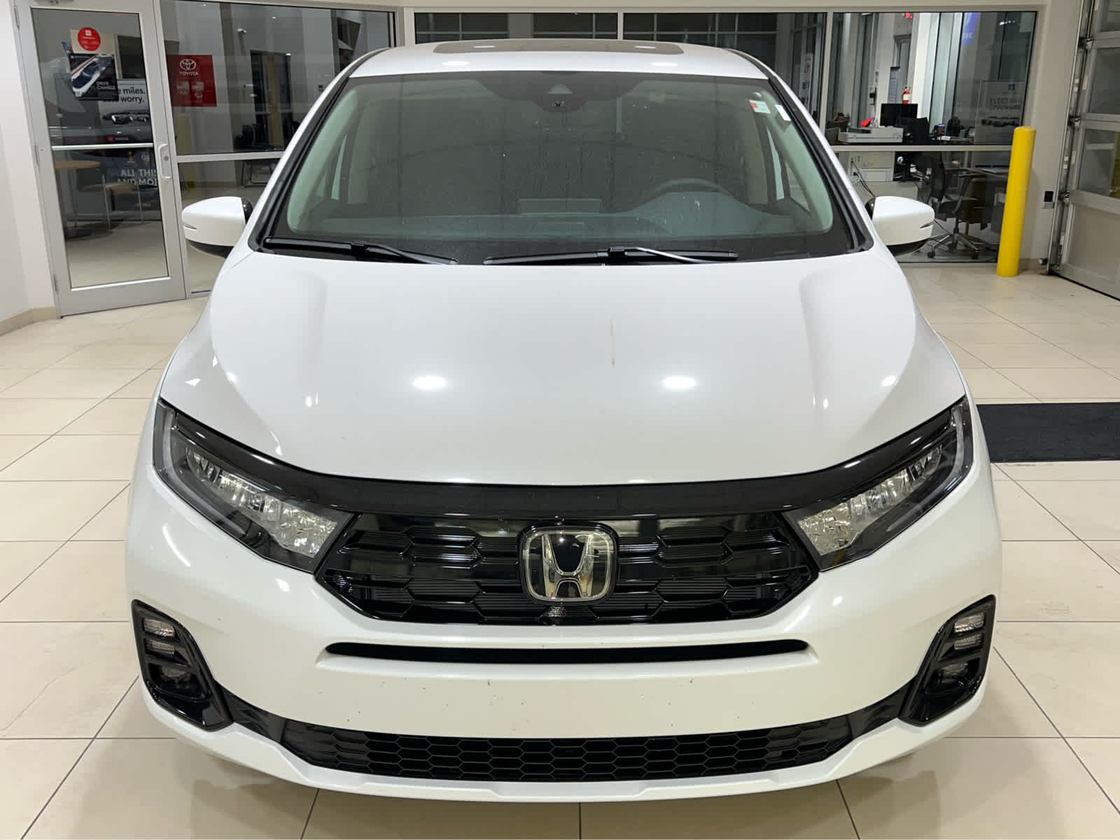 2026 Honda Odyssey Elite photo 3