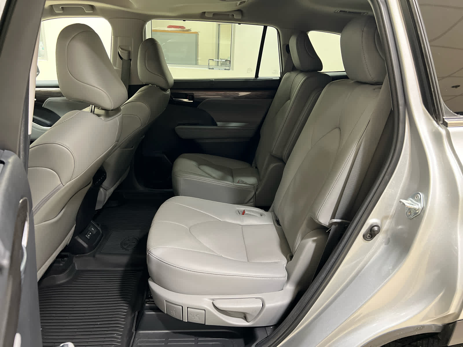 2023 Toyota Highlander Limited - Photo 11