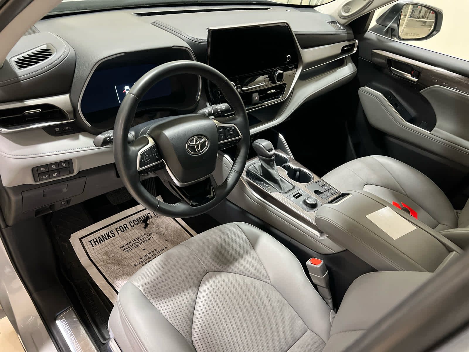 2023 Toyota Highlander Limited - Photo 14