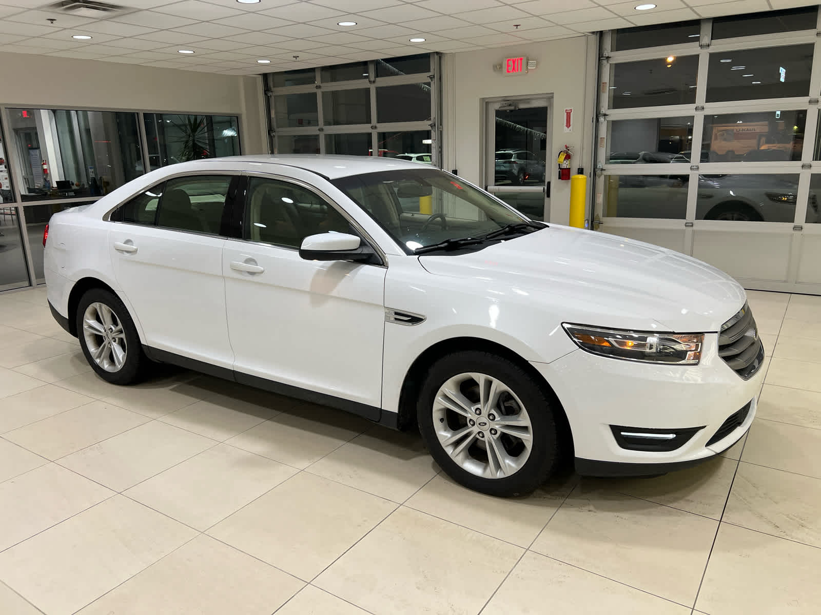 2018 Ford Taurus SEL FWD's photo