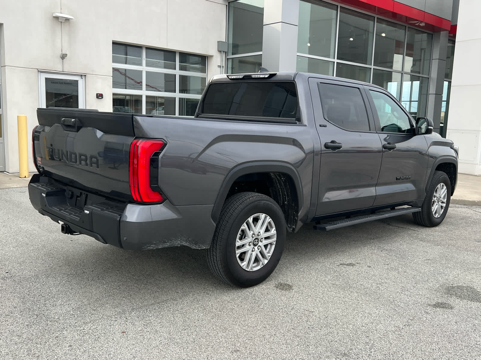 2025 Toyota Tundra SR5 - Photo 12