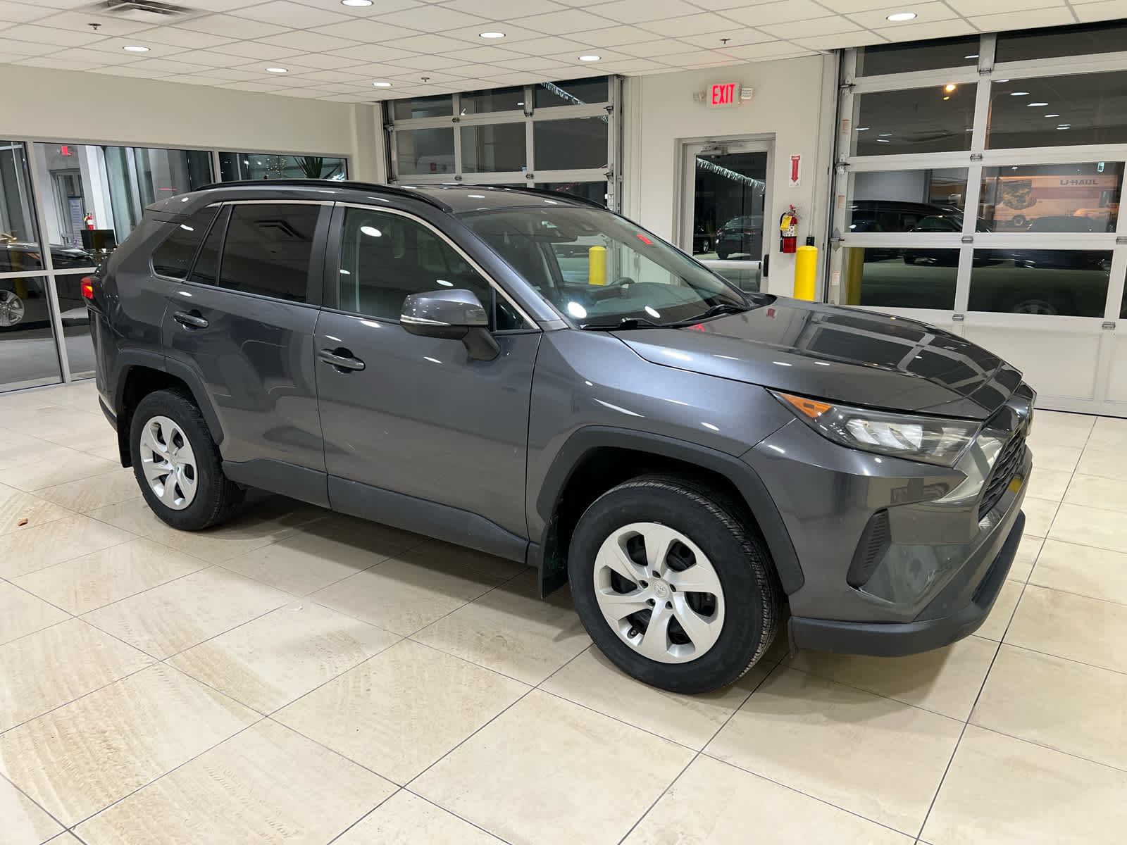 2020 Toyota RAV4 LE's photo