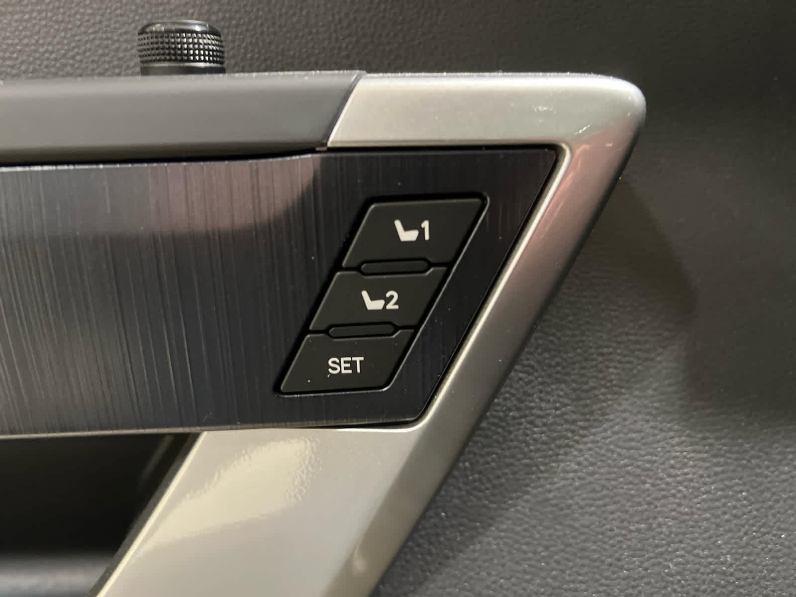 2025 Toyota Sequoia Platinum - Photo 12