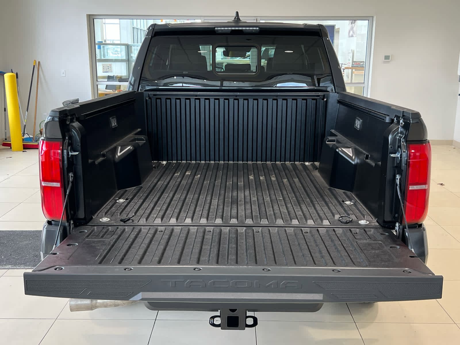 2026 Toyota Tacoma SR5 - Photo 11