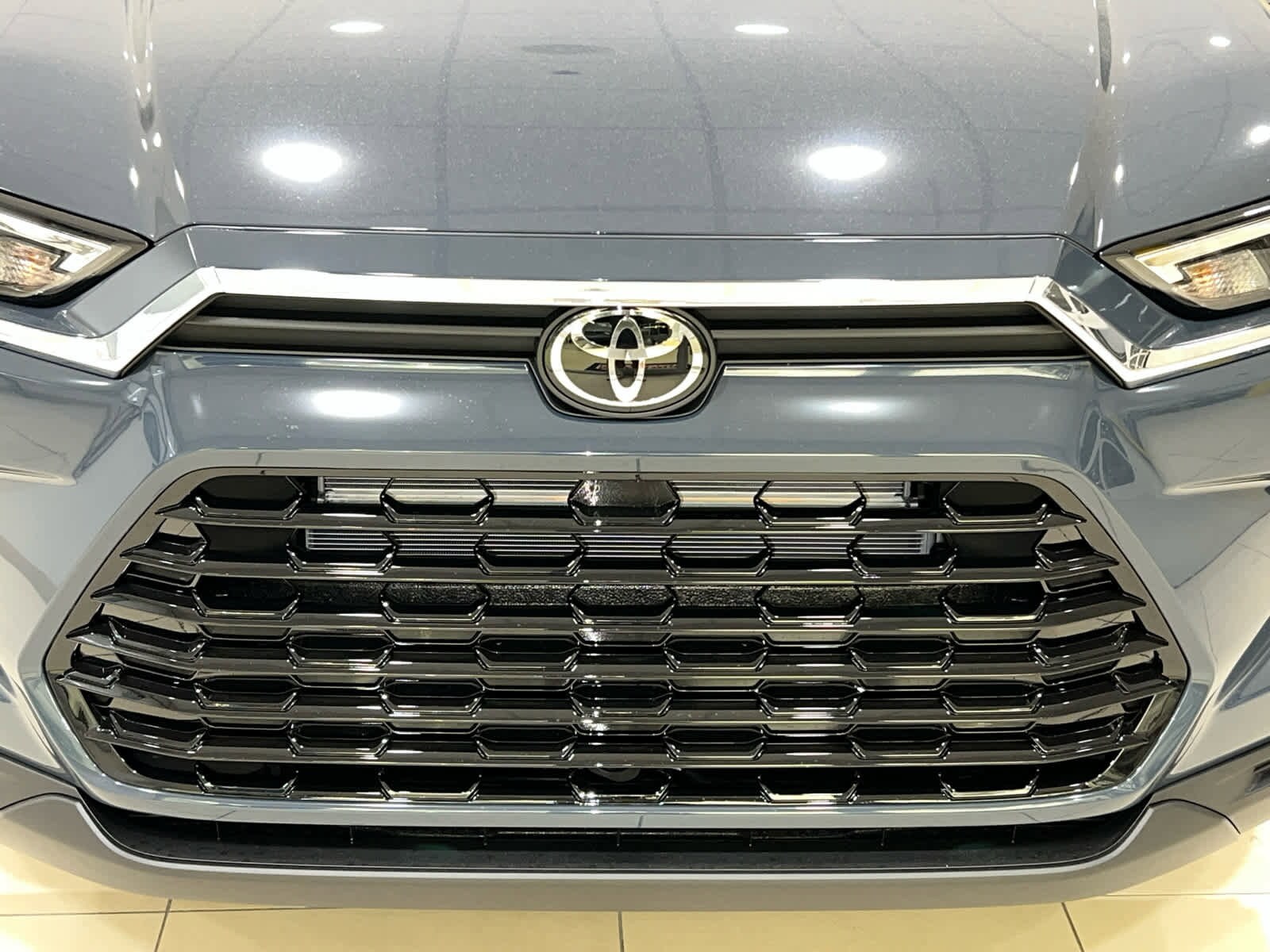 2026 Toyota Highlander XLE Hybrid photo 4