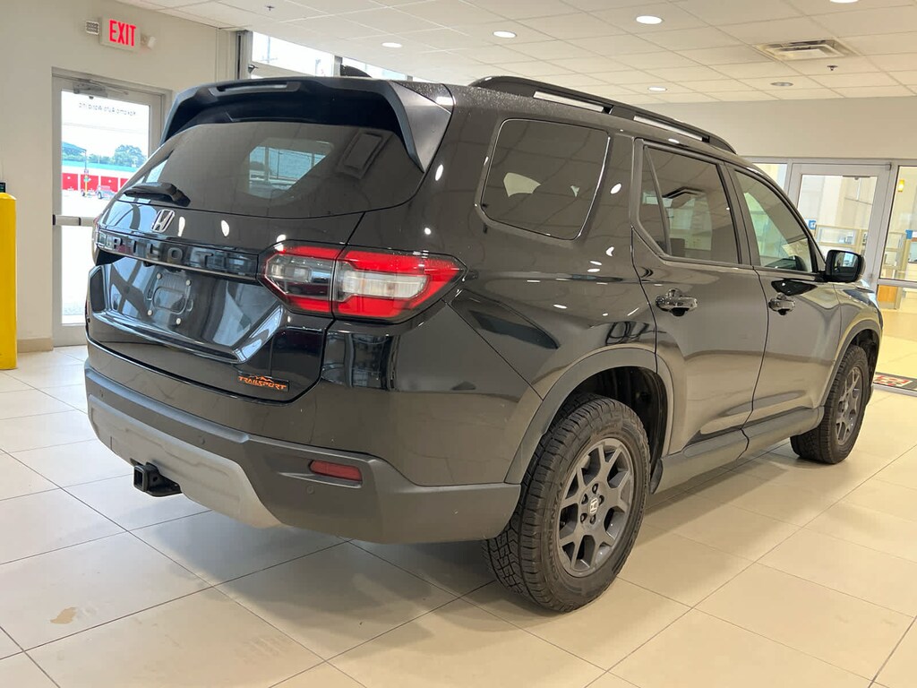 Used 2025 Honda Pilot TrailSport SUV