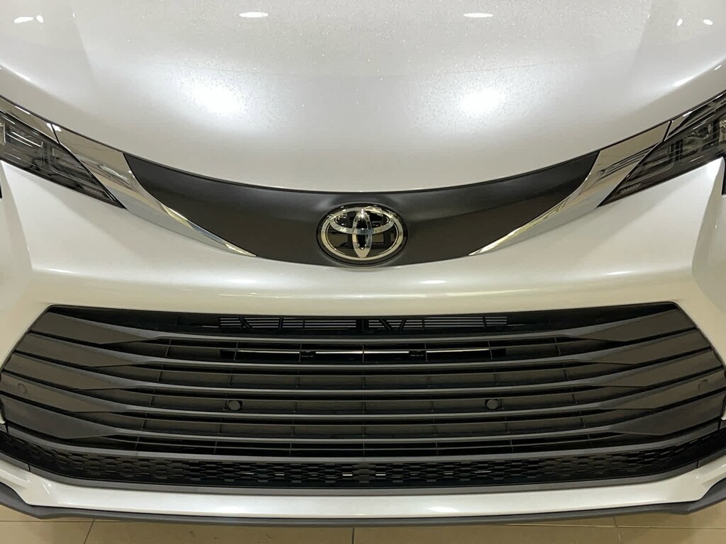 New 2026 Toyota Sienna XLE 7 PASSENGER